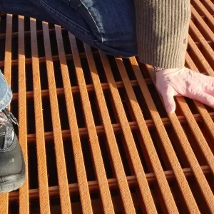 Offshore oil platform anti-slip grating walkway